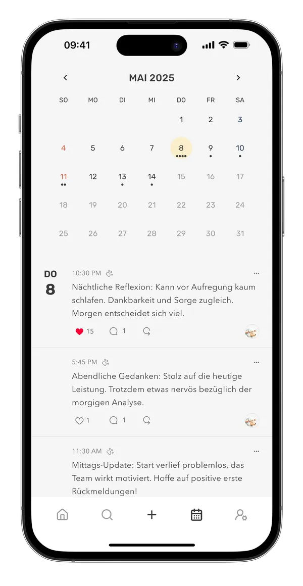 Kalender mit Punkten unter den Tagen mit Einträgen