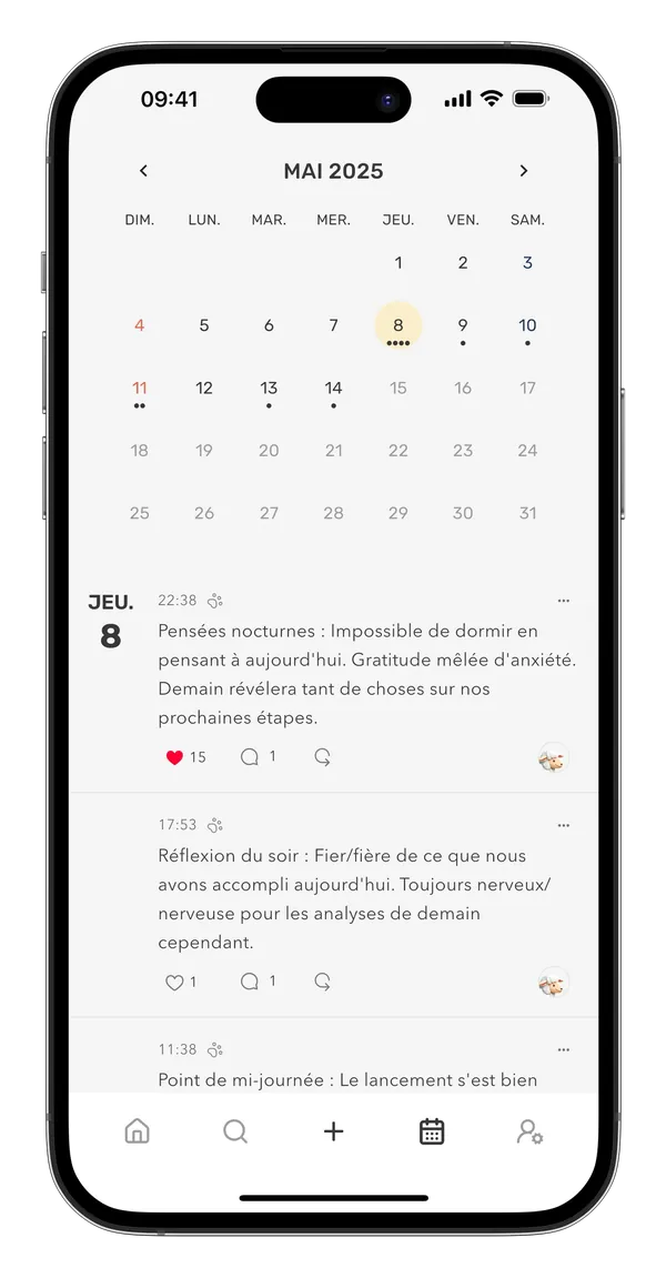 Calendrier avec des points sous les jours qui ont des entrées